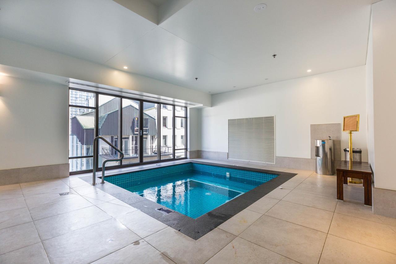 Stylish Central City Apartment With Pool And Gym Auckland Exterior foto